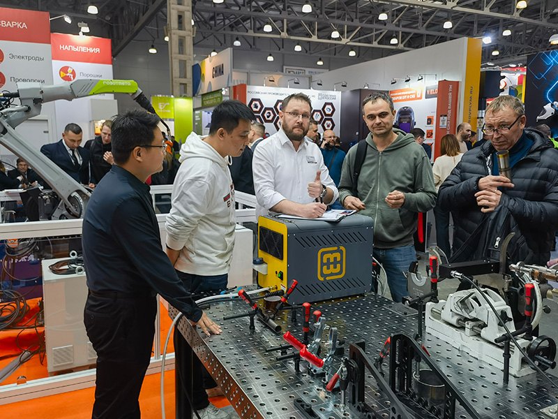 参加莫斯科焊接展览会