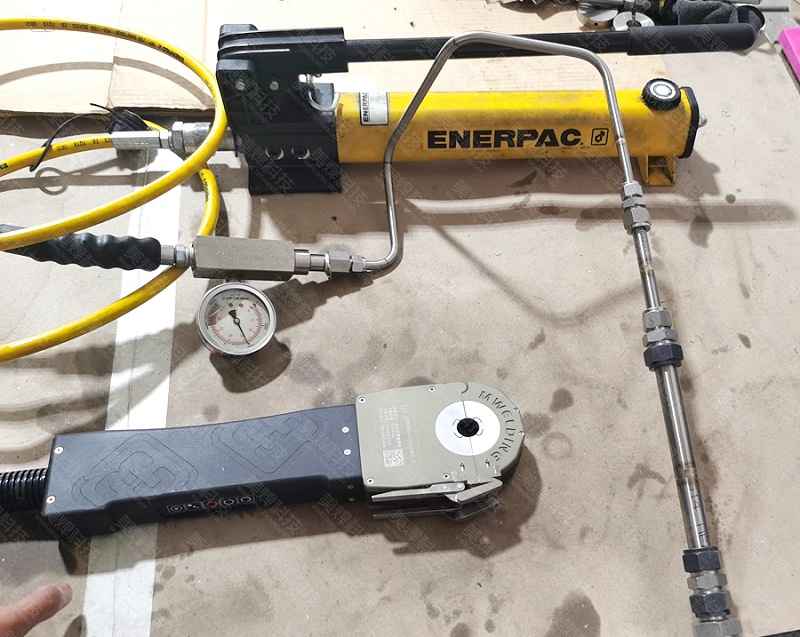 MWF系列封闭式管管自动焊机，应用于湖北液压行业项目