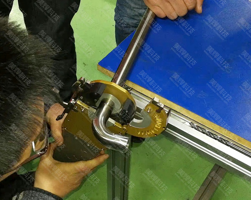 封闭式管管焊接设备应用于江苏南通制药行业项目(图2)