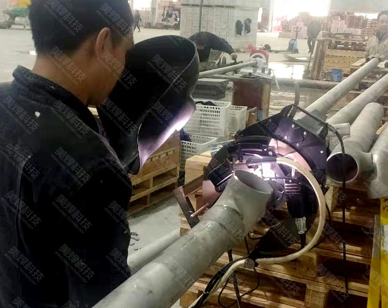 开放式管管焊接设备应用于四川成都石油化工行业项目(图1)