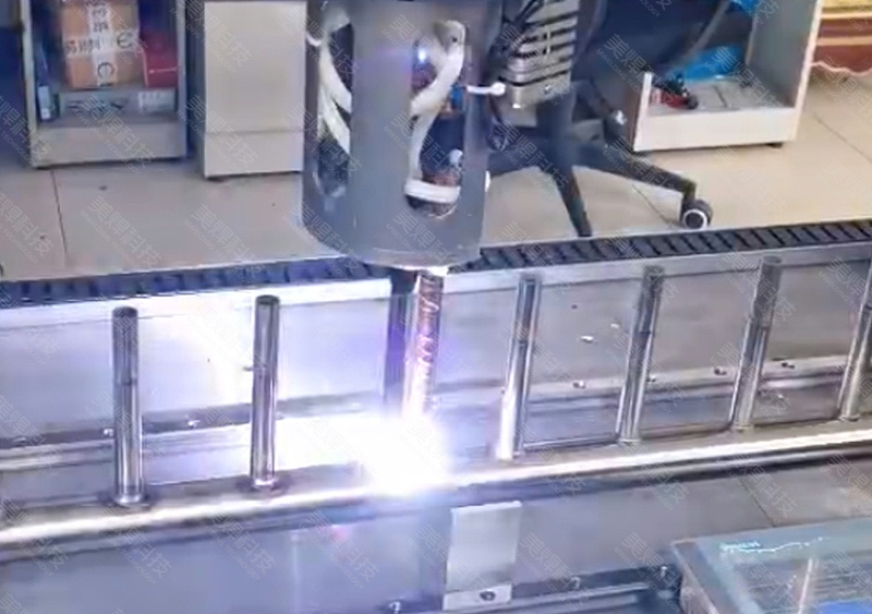 3f5506de930446bf90440e1a52108c42_2 (1).jpg